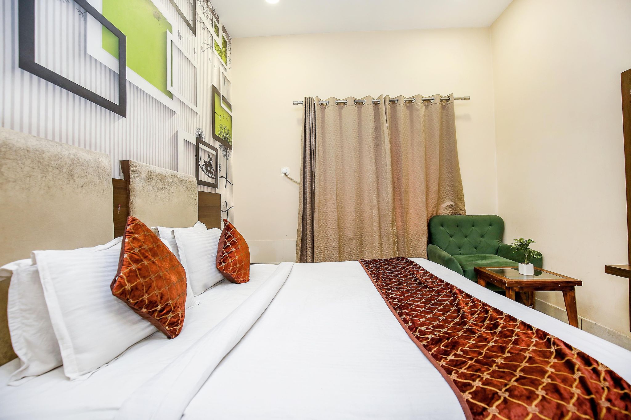 Hotel Karan Residency Deluxe Room -5 Mins Walk from Golden Temple 10