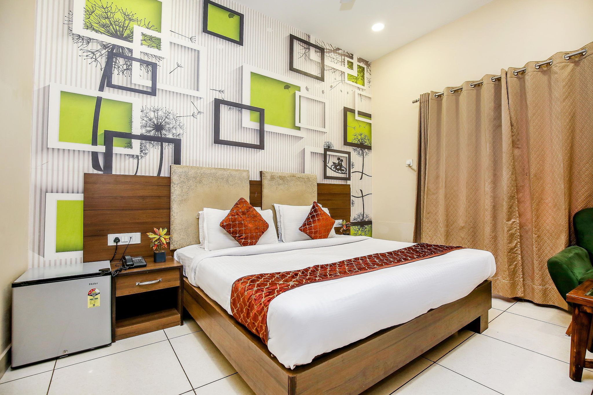 Hotel Karan Residency Deluxe Room -5 Mins Walk from Golden Temple 3