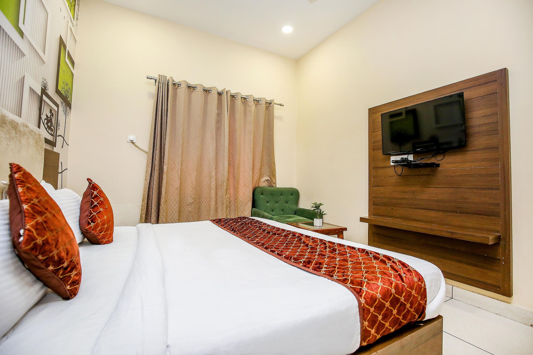 Hotel Karan Residency Deluxe Room -5 Mins Walk from Golden Temple 23