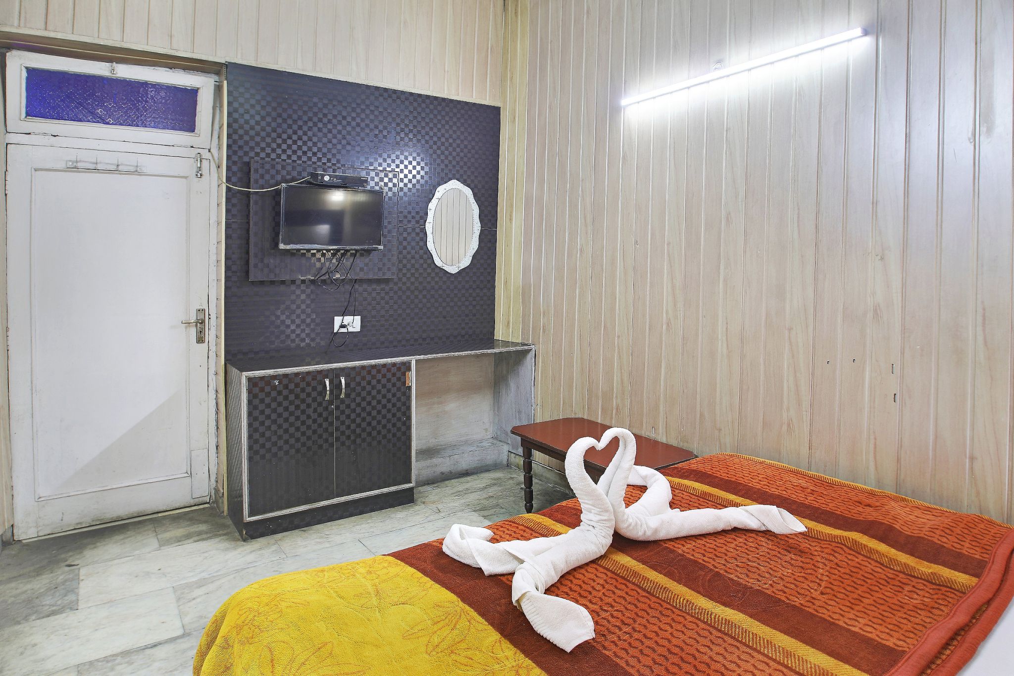 Hotel Shehnaz Deluxe Room 6