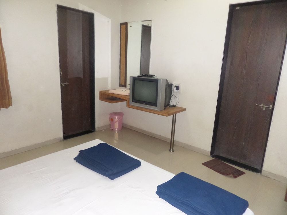 Tourist Home Lodging Deluxe Double Room, 1 Bedroom (AC) 6
