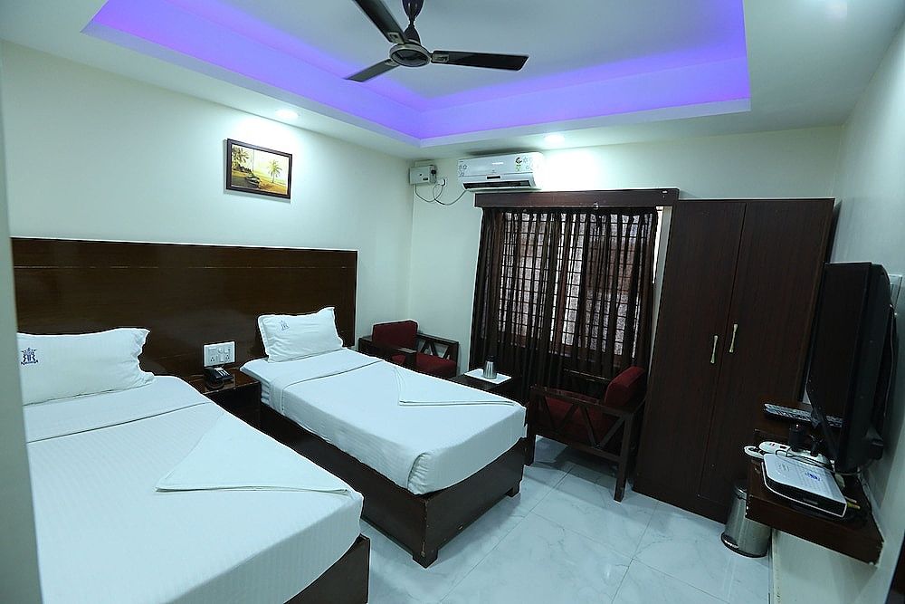 Hotel RR international Deluxe Double Room (Non-A/C) 16