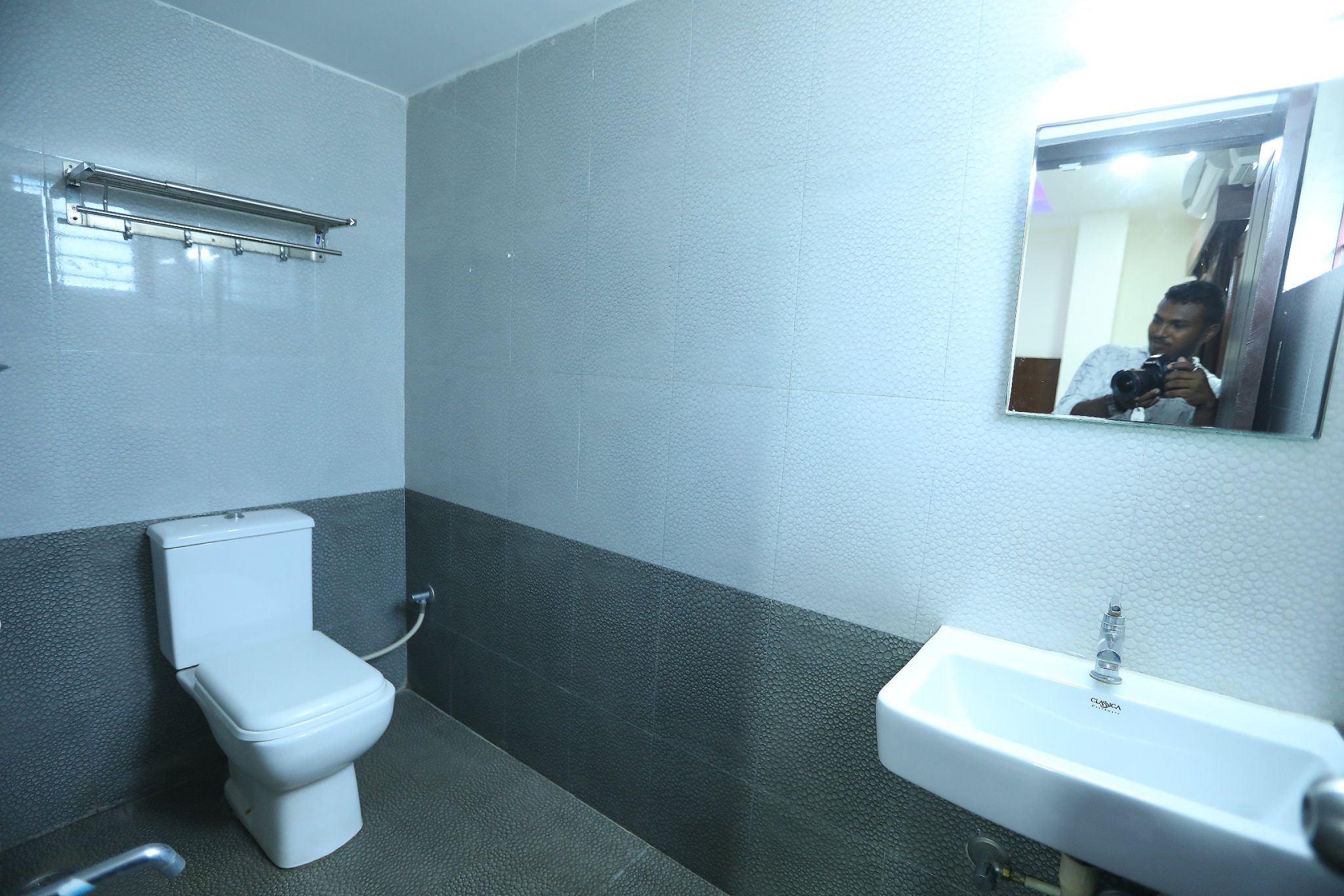 Hotel RR international Deluxe Double Room (Non-A/C) 5