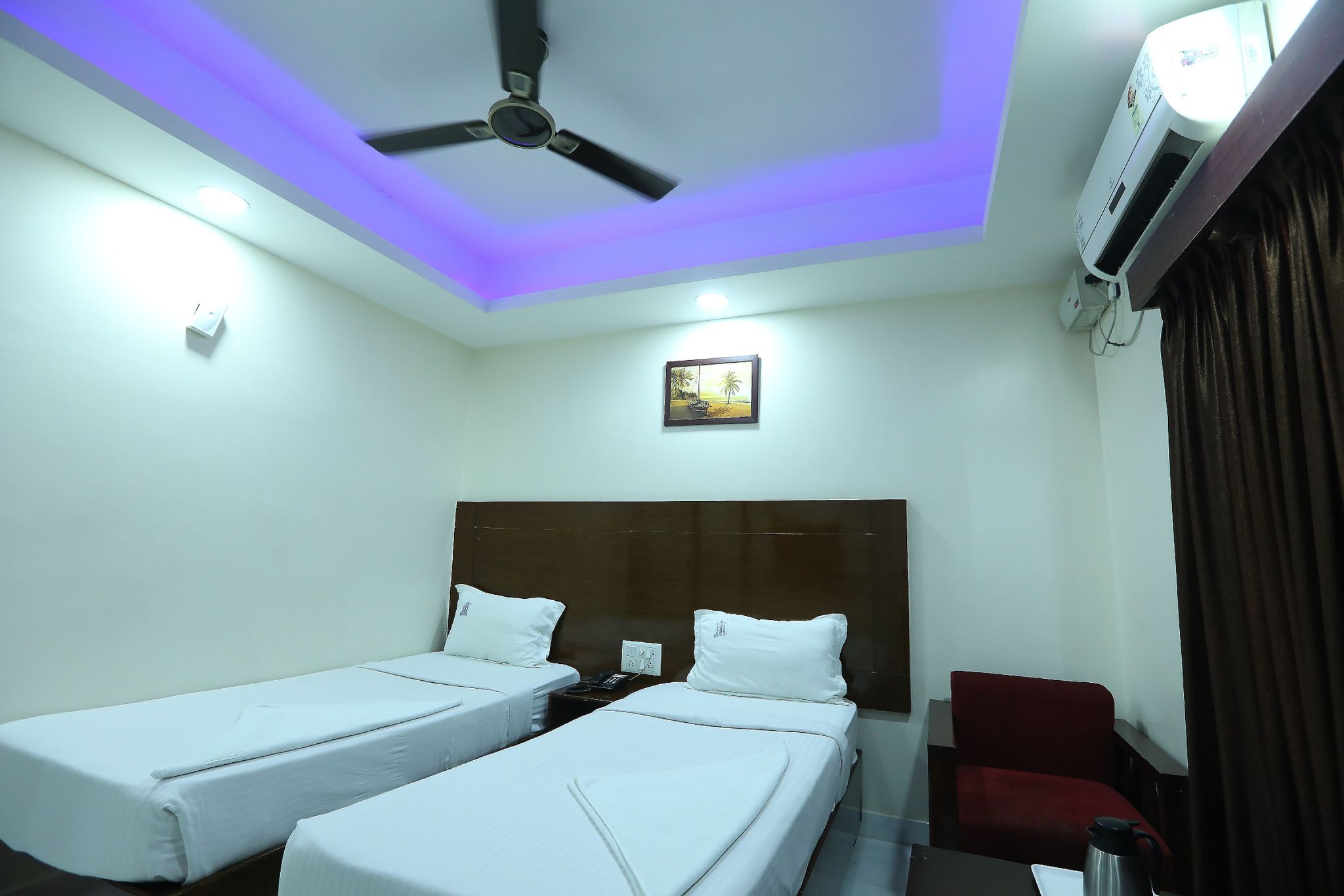 Hotel RR international Deluxe Double Room (Non-A/C) 8