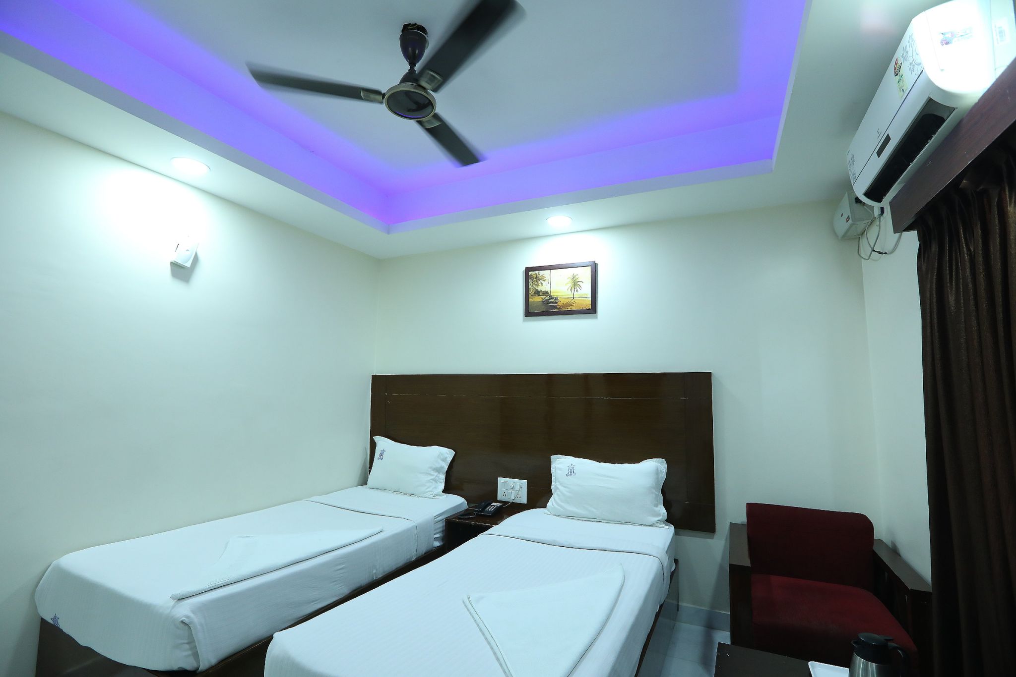 Hotel RR international Deluxe Double Room (Non-A/C) 9