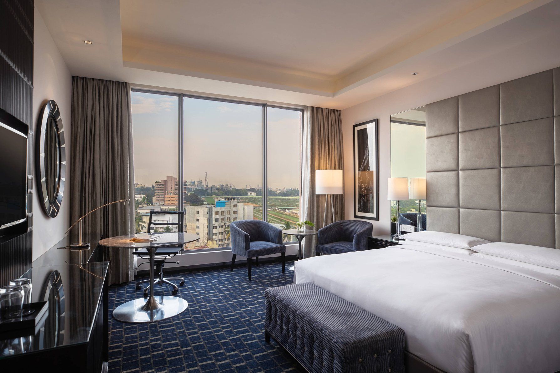 King High Floor Race Course View room