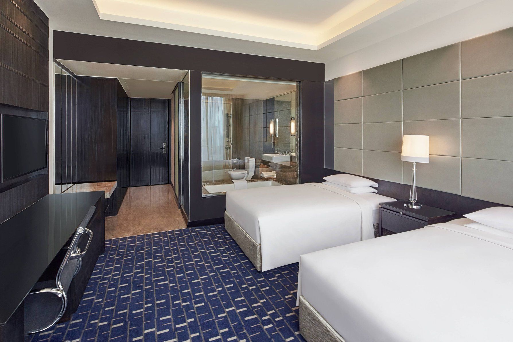 Twin/Twin Deluxe Guest Room