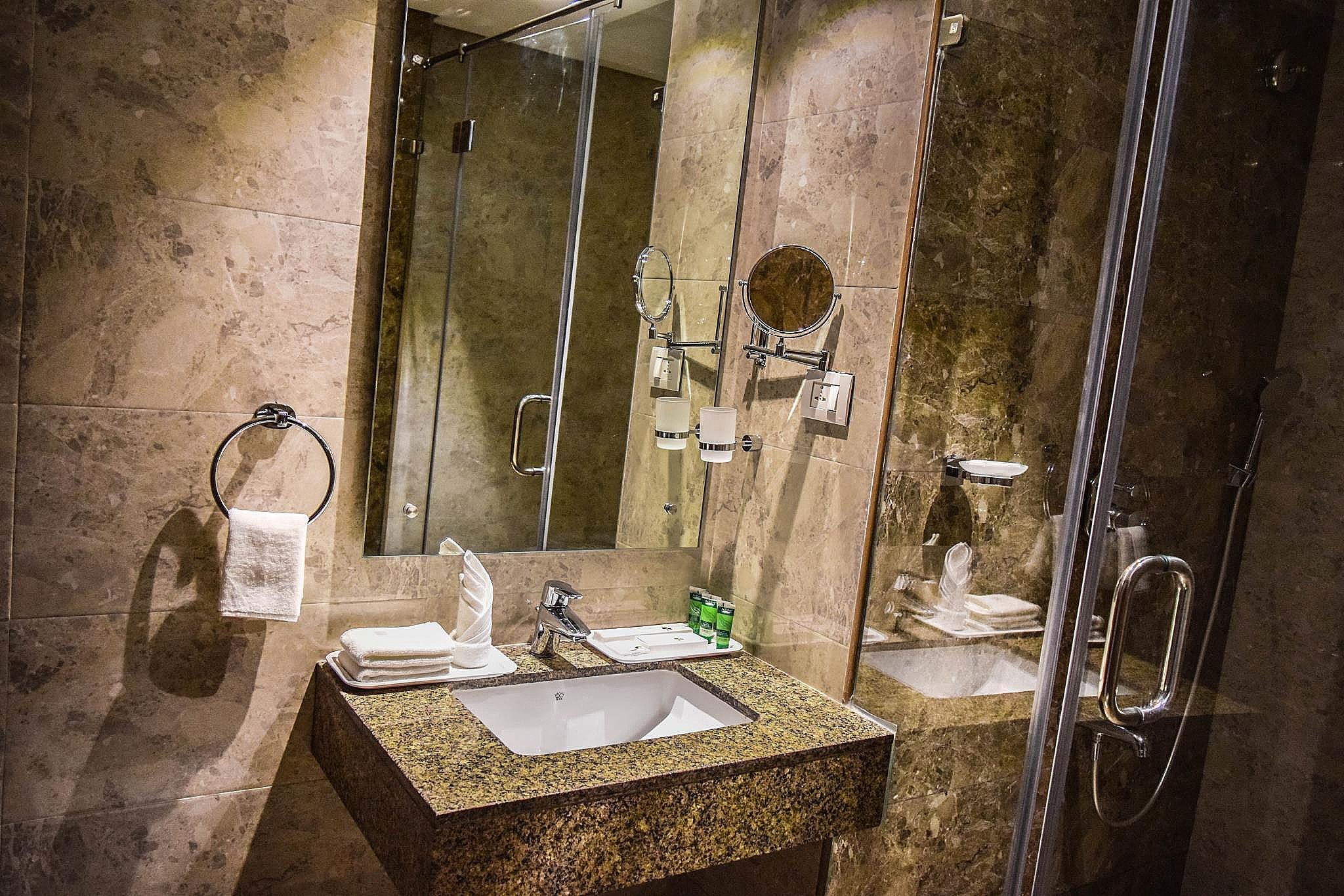 RG Royal Hotel Standard Double or Twin Room 9