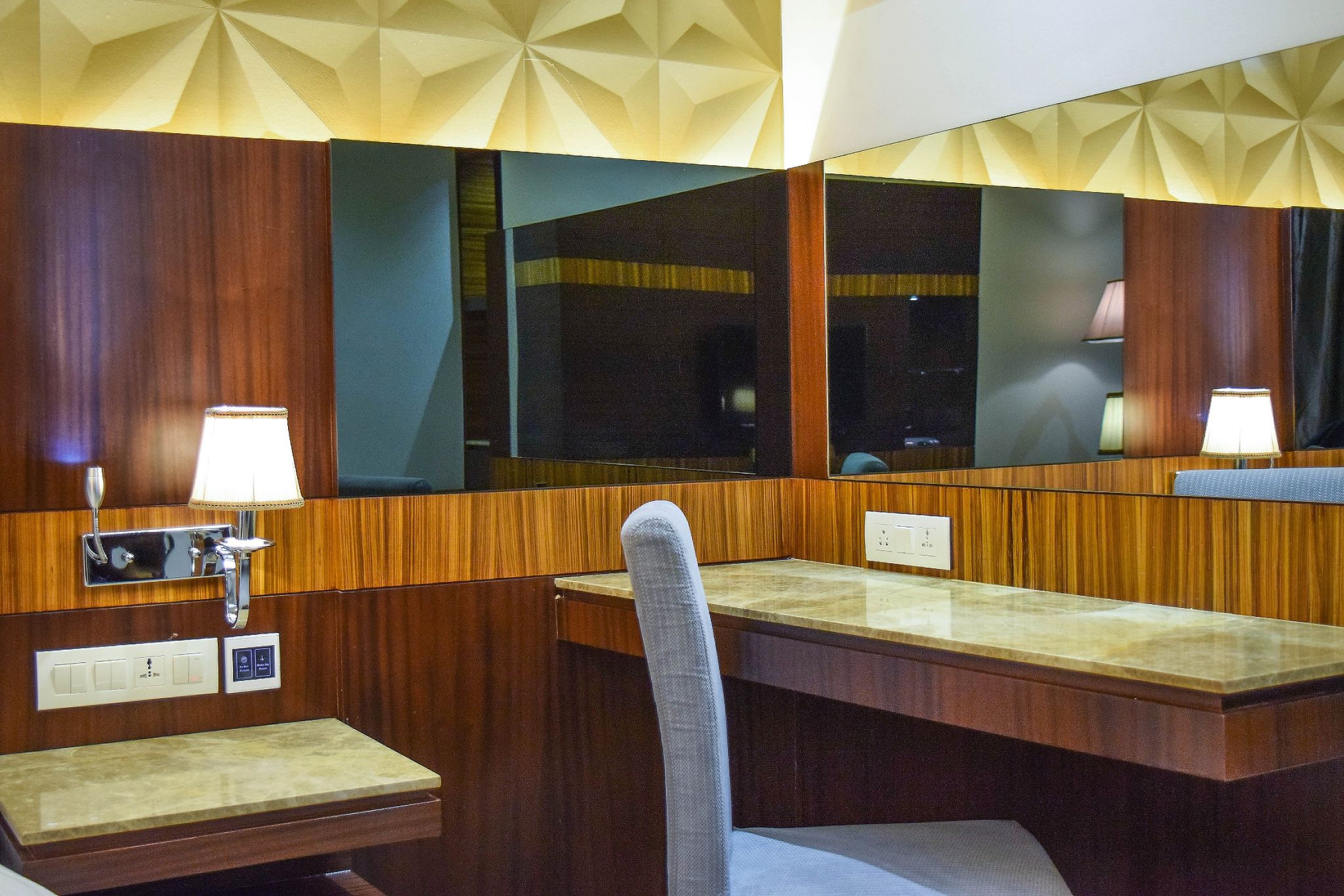 RG Royal Hotel Deluxe Double or Twin Room 5