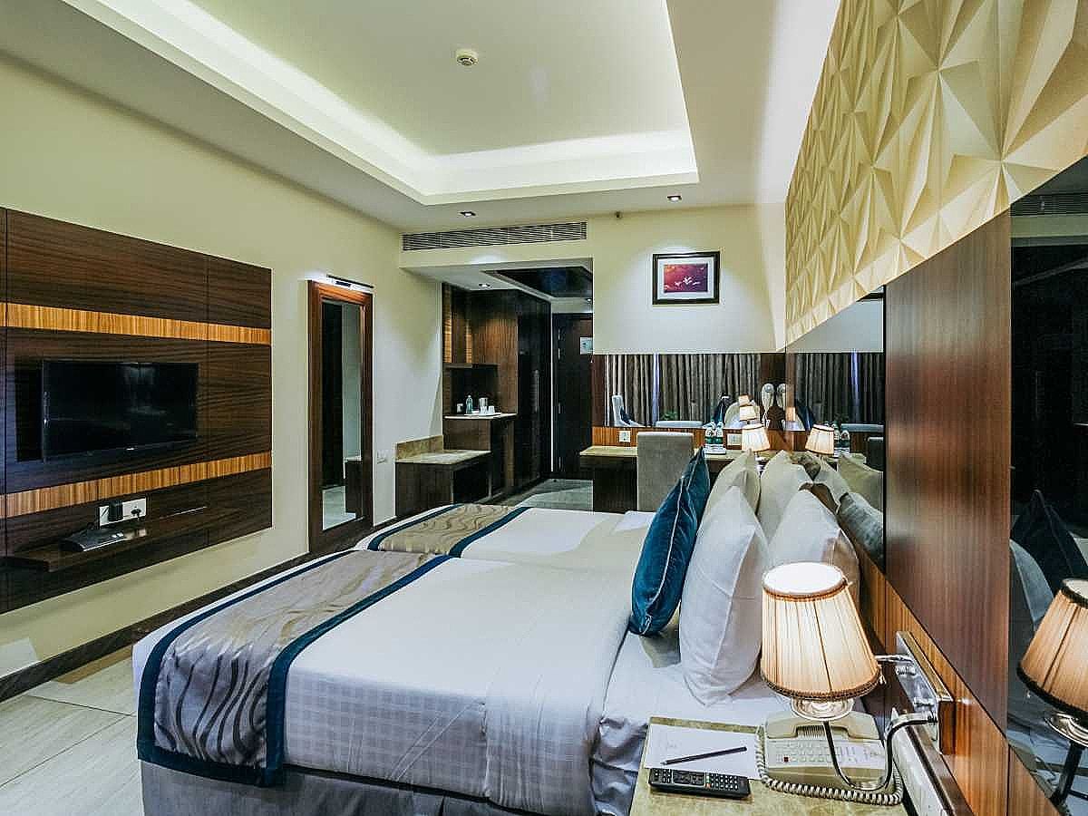 RG Royal Hotel Standard Double or Twin Room 5