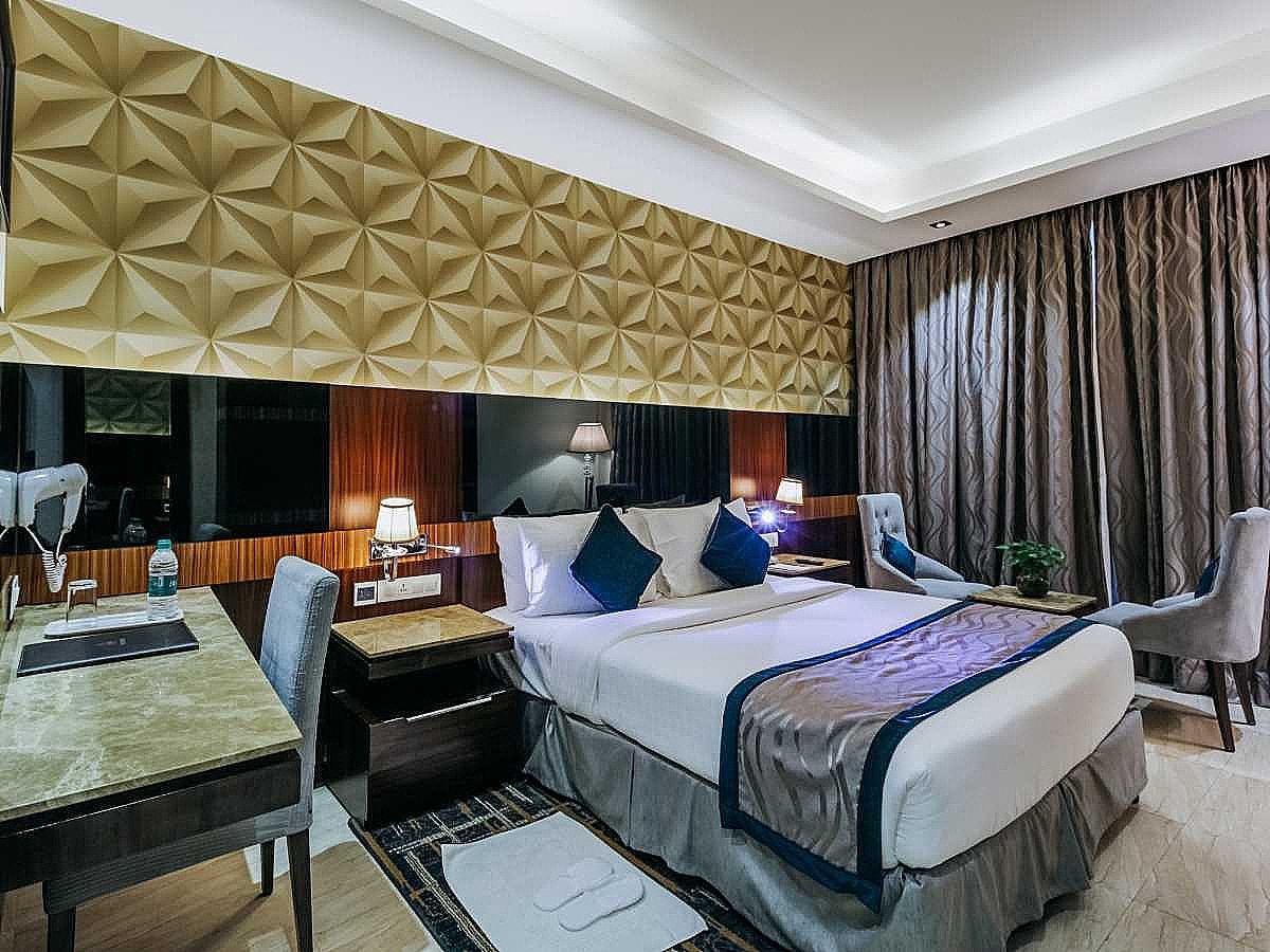 RG Royal Hotel Deluxe Double or Twin Room 18