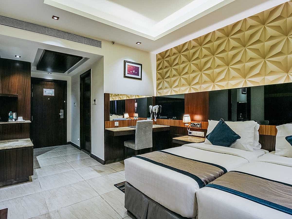 RG Royal Hotel Standard Double or Twin Room 8
