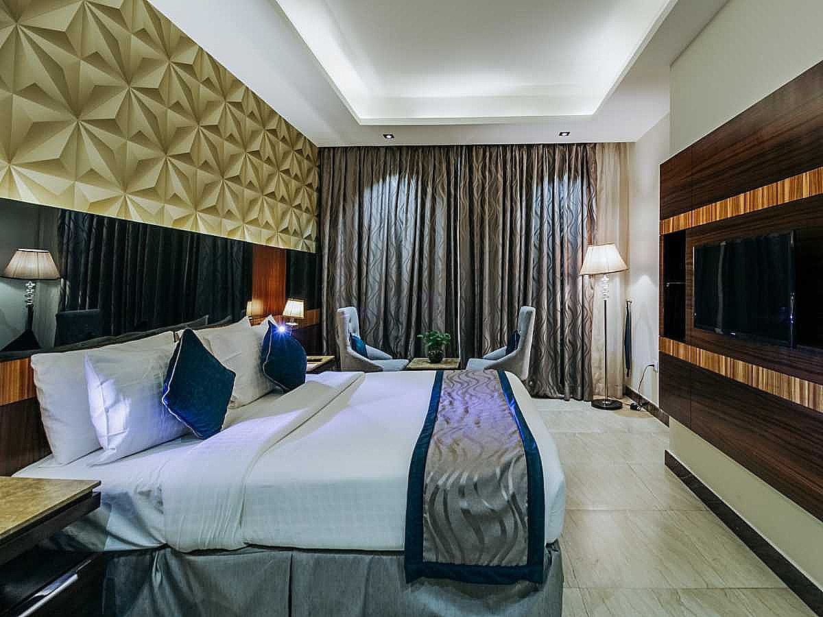 RG Royal Hotel Deluxe Double or Twin Room 7