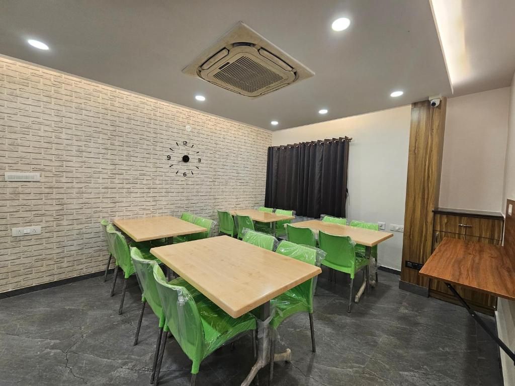 undefined Urban Nest 4