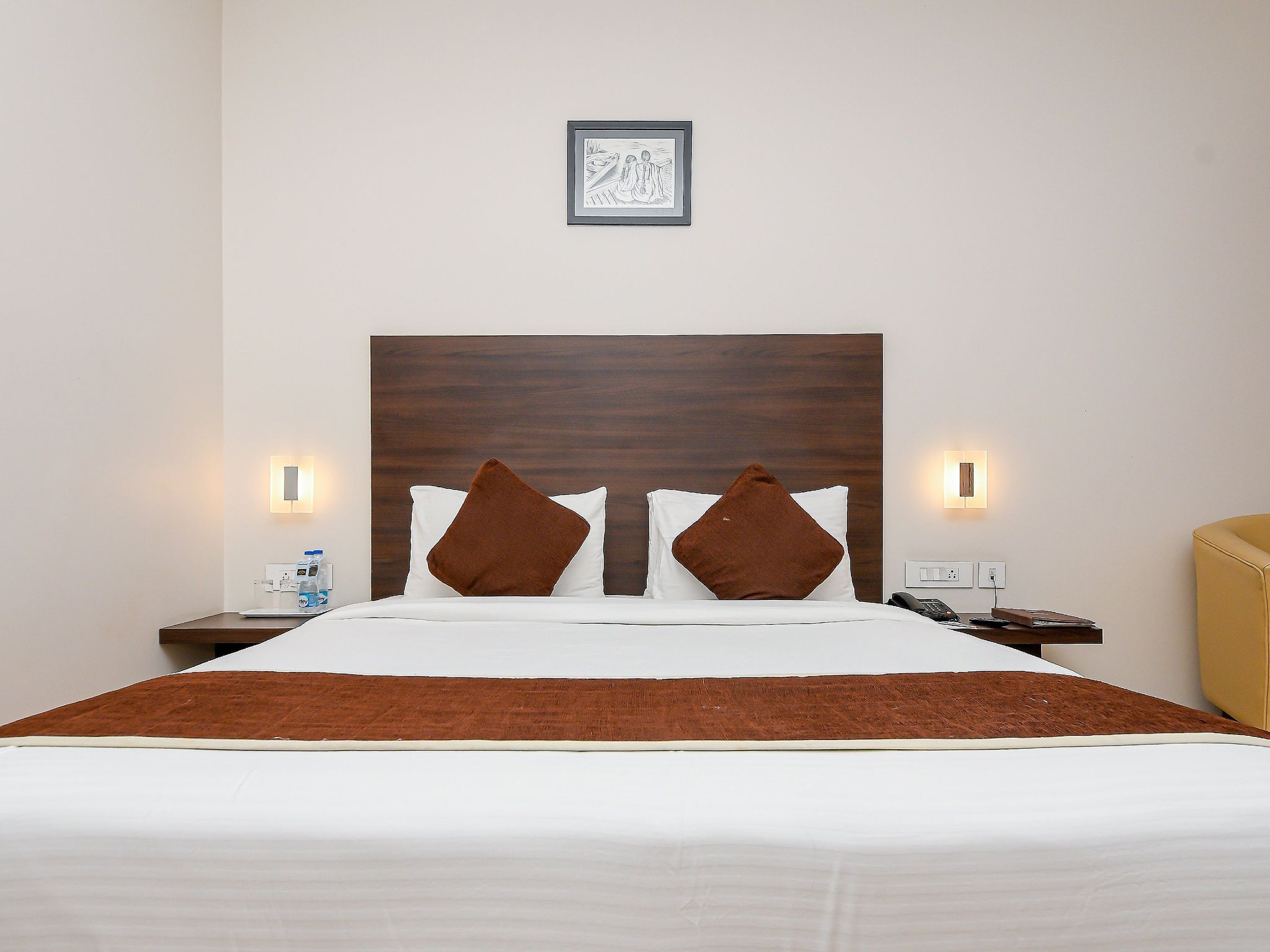 Y N Hotels Deluxe Room 11