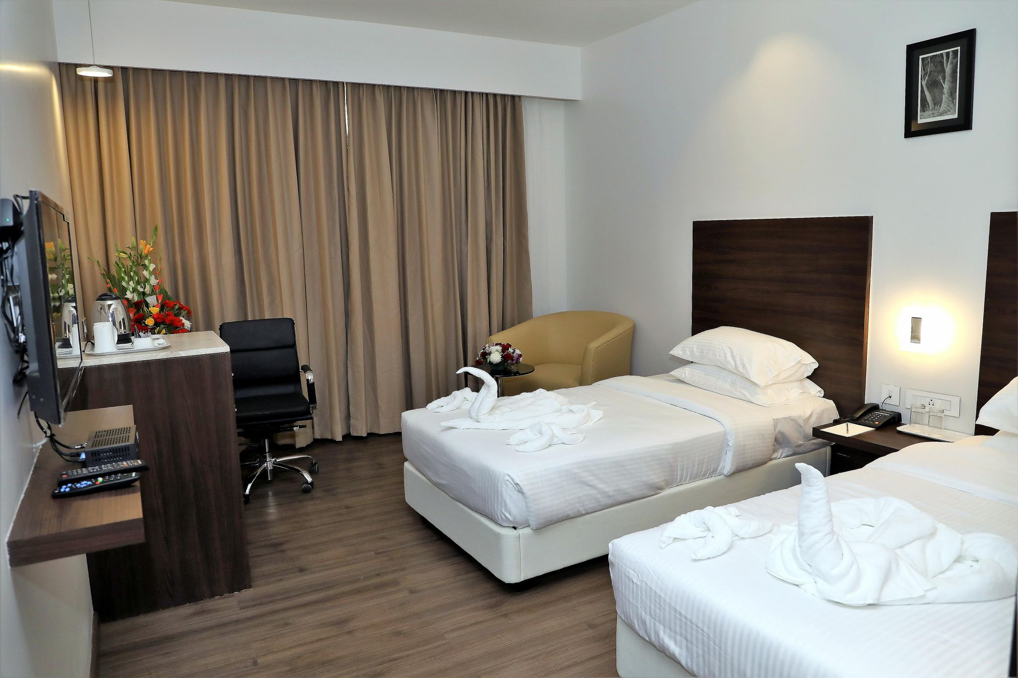Y N Hotels Deluxe Room 13