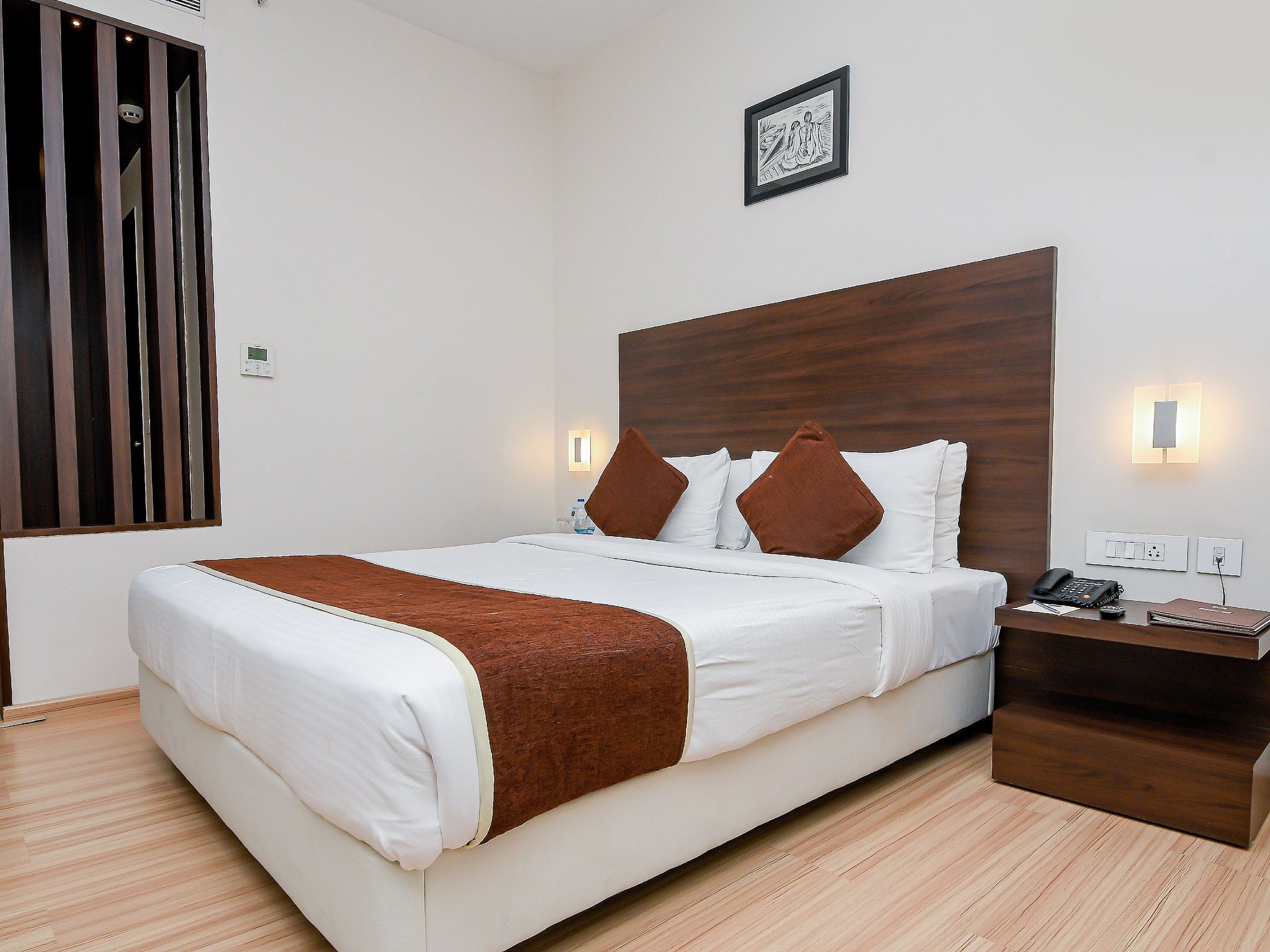 Y N Hotels Deluxe Room 15
