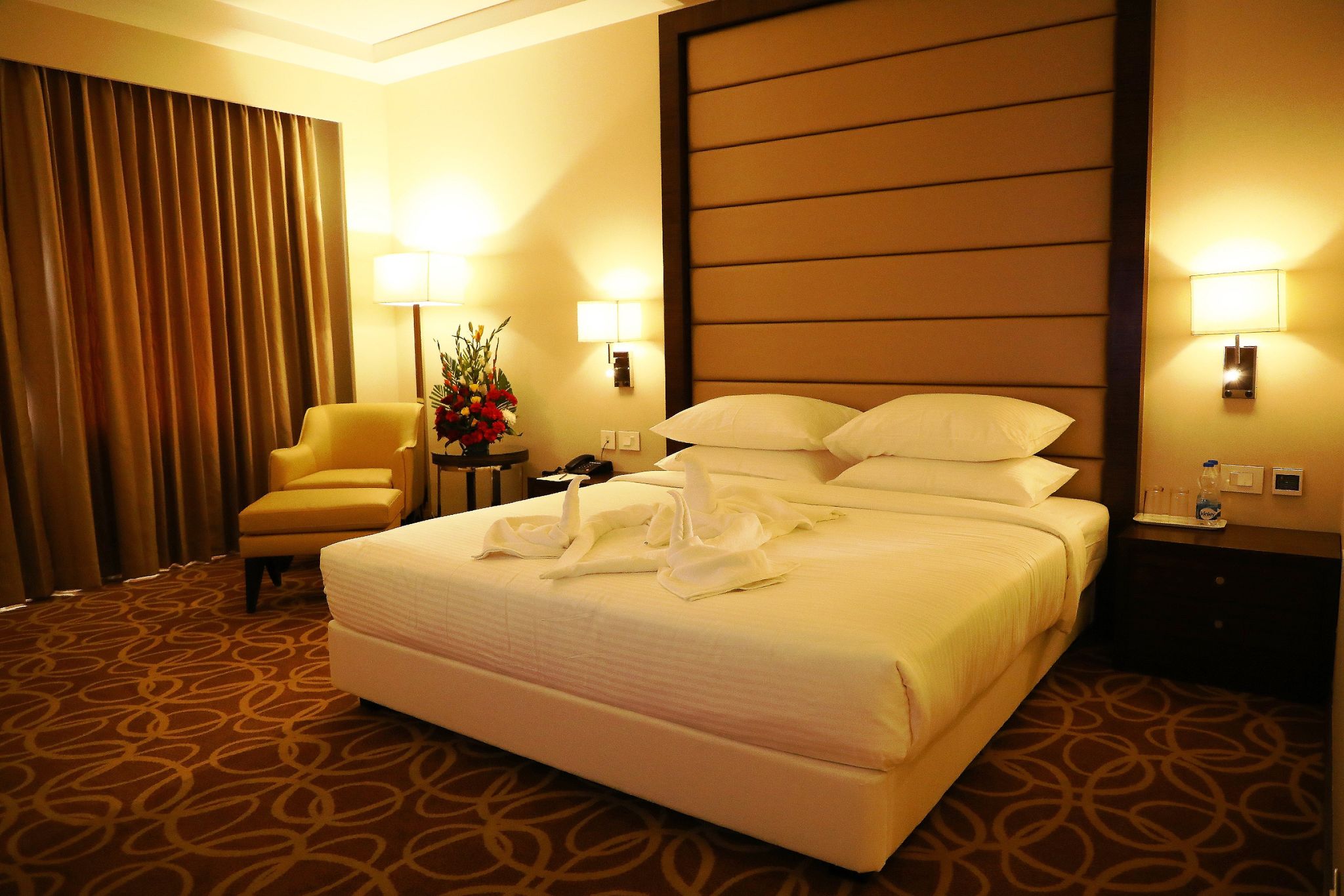 Y N Hotels Deluxe Room 2