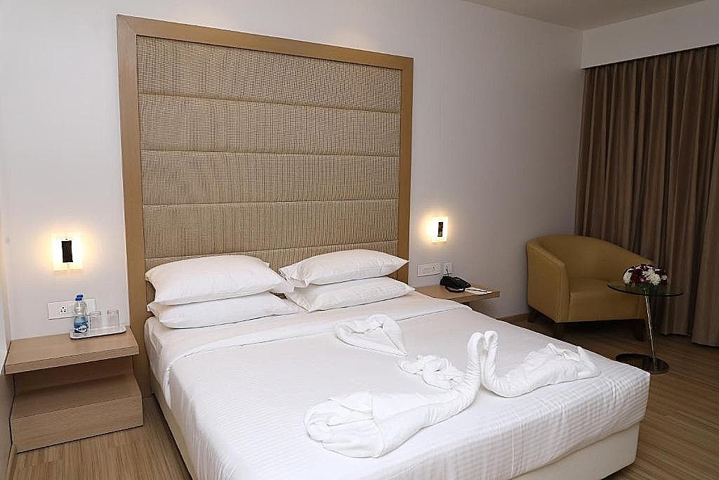 Y N Hotels Deluxe Room 4