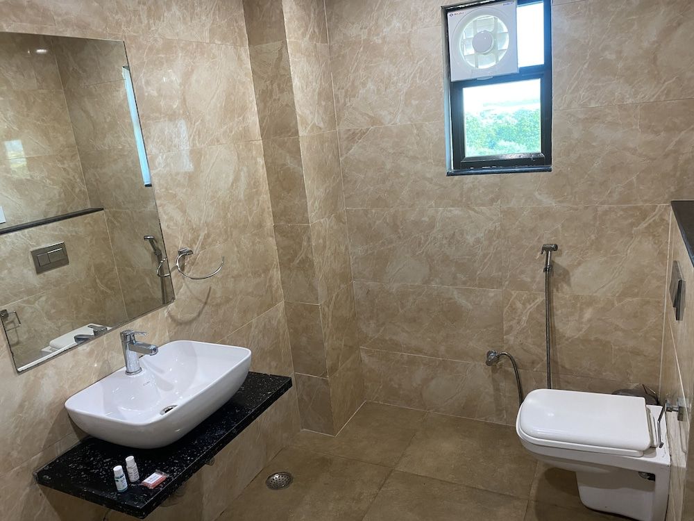 The Palm Resort Superior Double Room, 1 Twin Bed, Refrigerator, Resort View 9