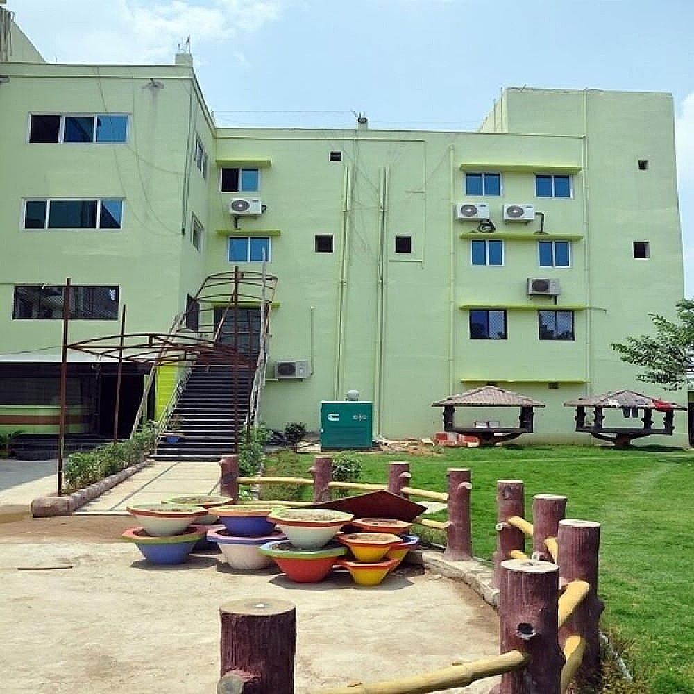 undefined Hotel Southcity 6