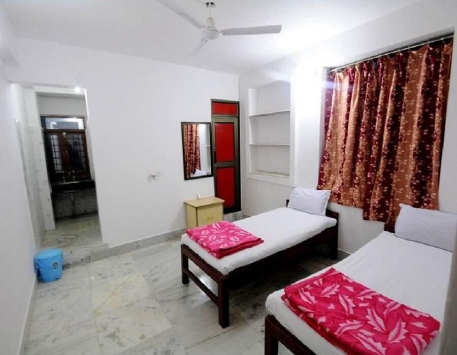 Alok House Standard Room Twin 2