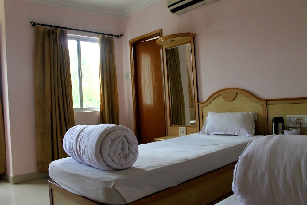 Hotel Delta International Deluxe Room 6