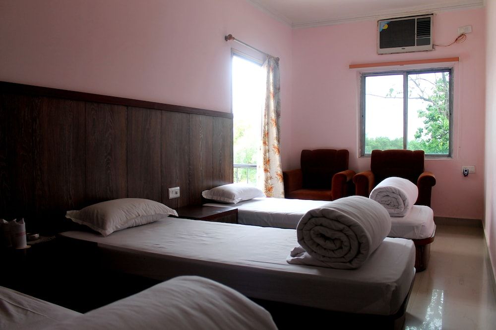 Hotel Delta International Deluxe Room 7