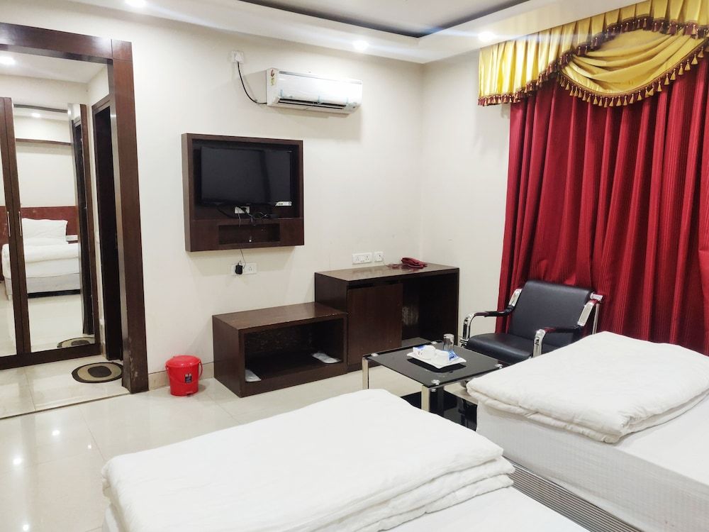 Bodhgaya Seven Inn Hotel n Restaurant Deluxe Double or Twin Room 4