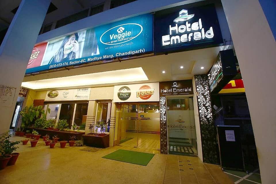undefined Hotel Emerald 8