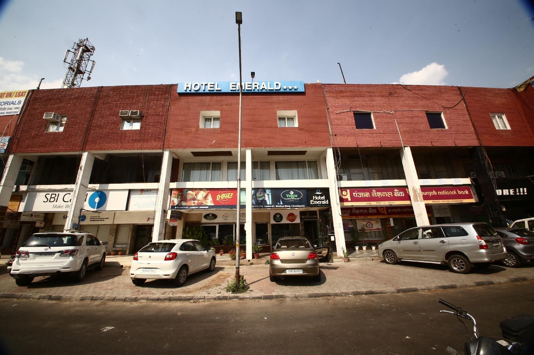 undefined Hotel Emerald 8