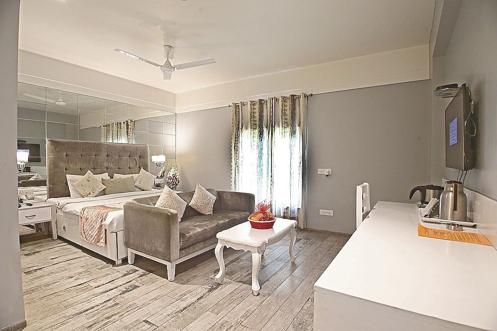 Hotel Emerald Royal Room 14