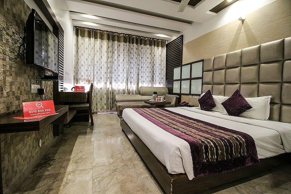 undefined Hotel Emerald 9