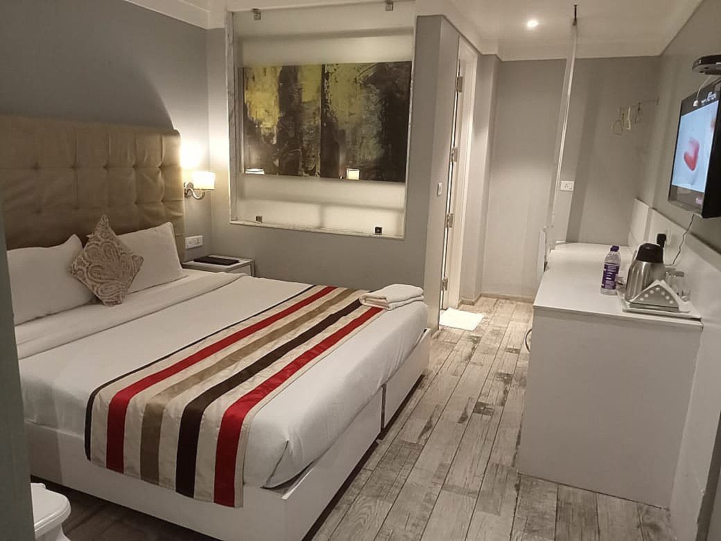 Hotel Emerald Royal Room 3