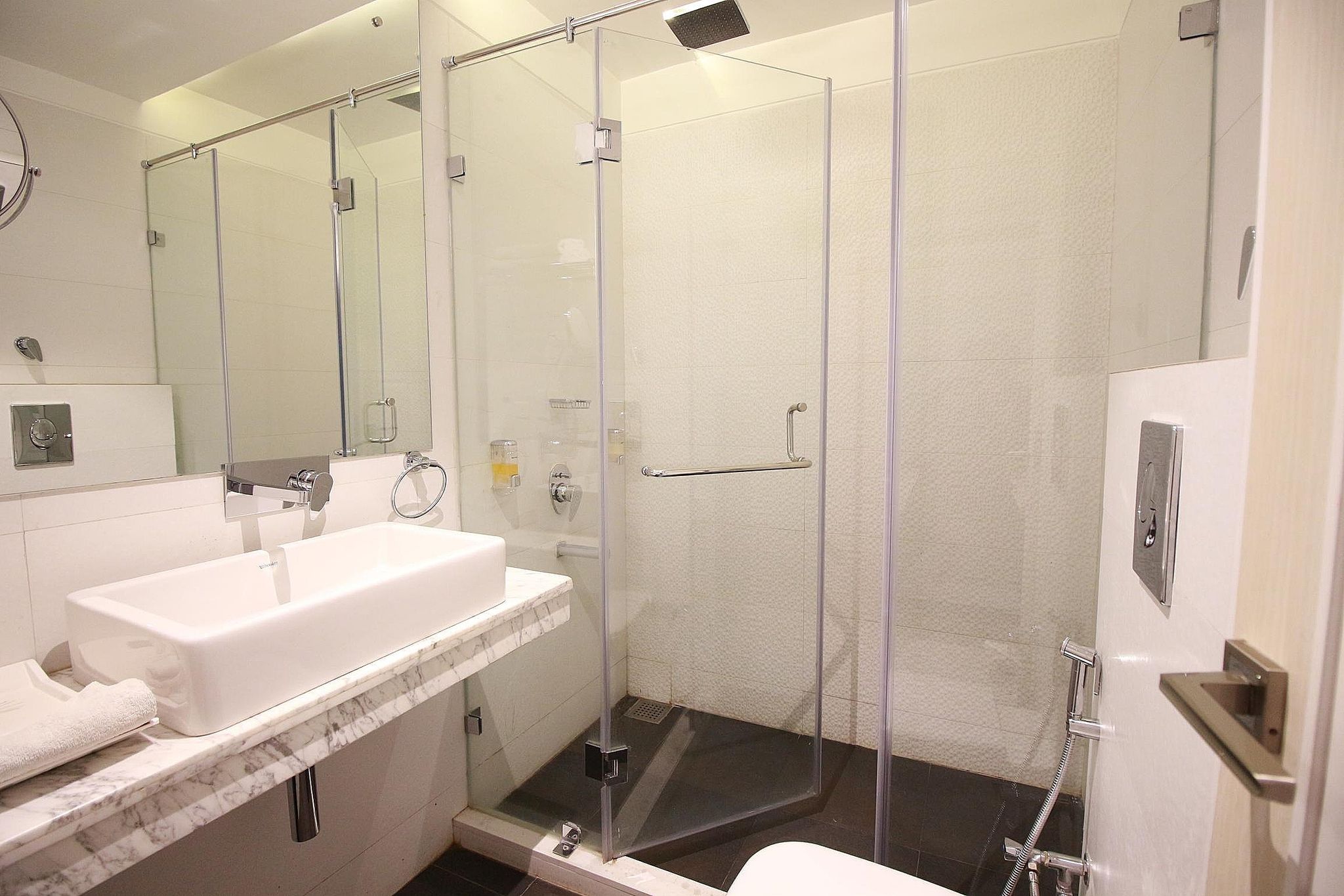 Hotel Emerald Royal Room 2