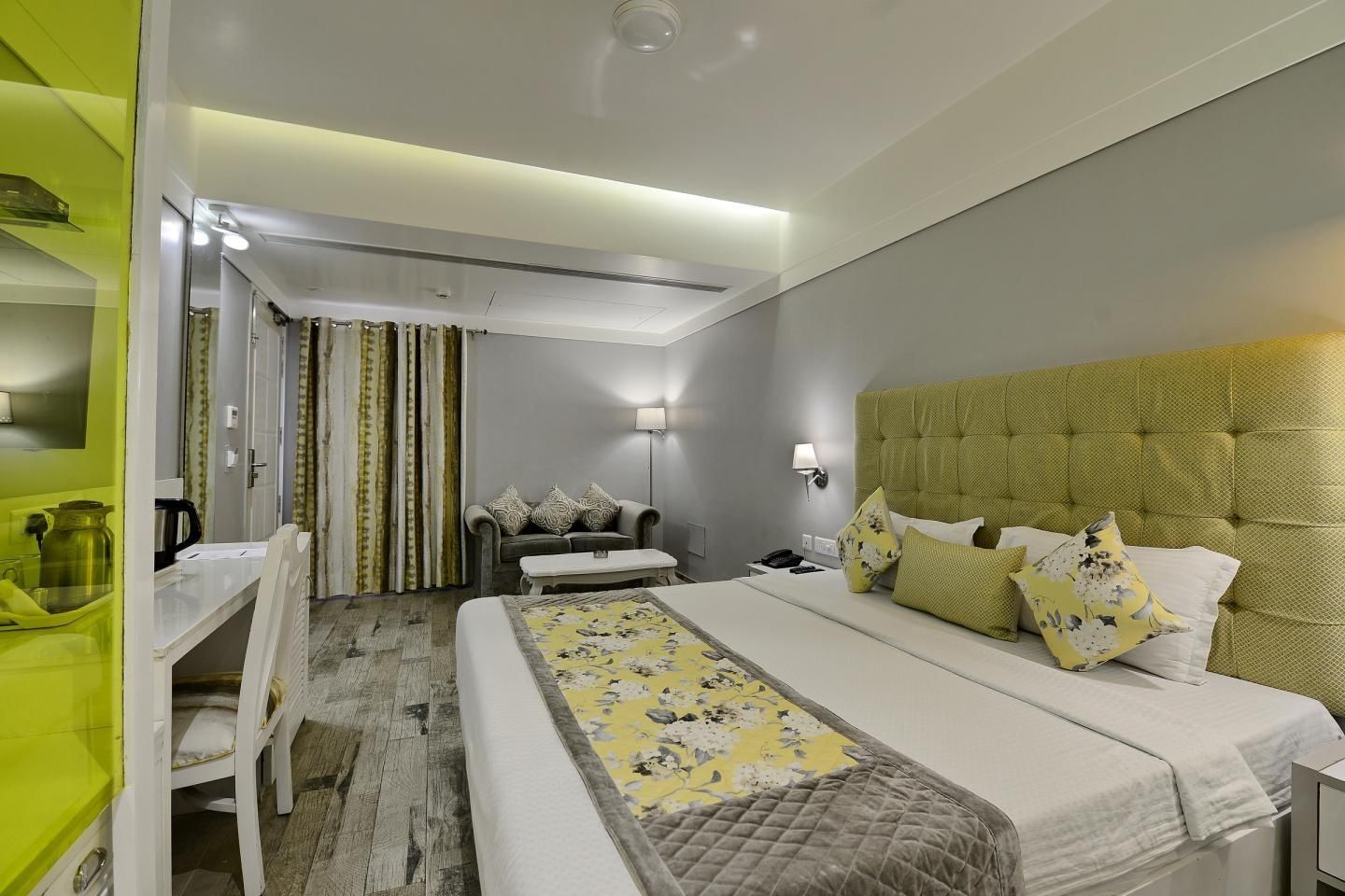 Hotel Emerald Royal Room 9