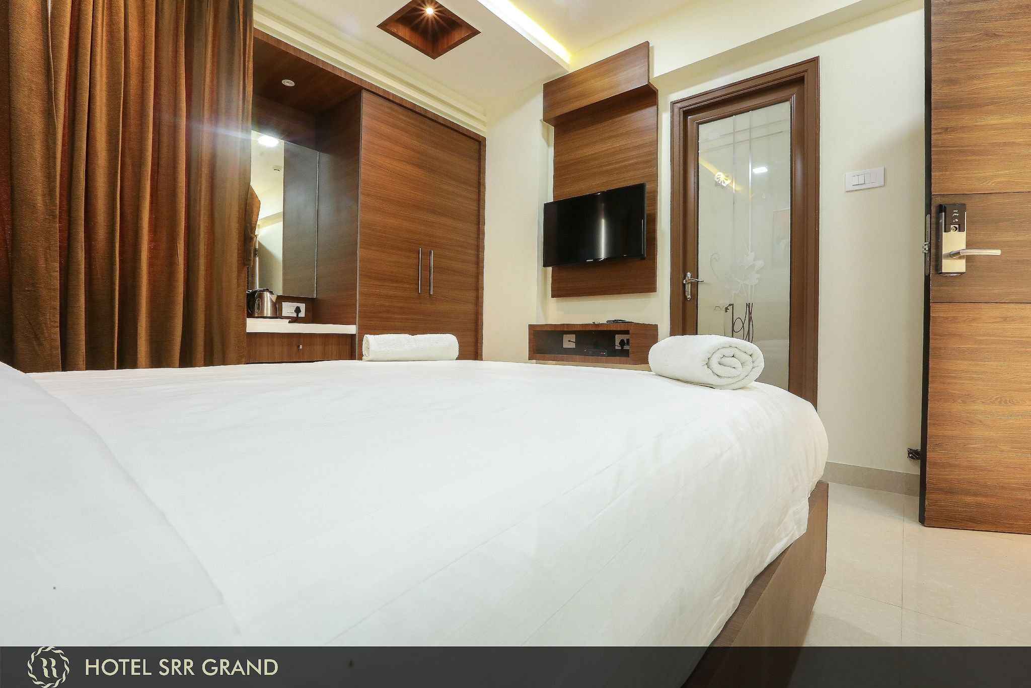 HOTEL SRR GRAND (Vandalur) Deluxe room 2