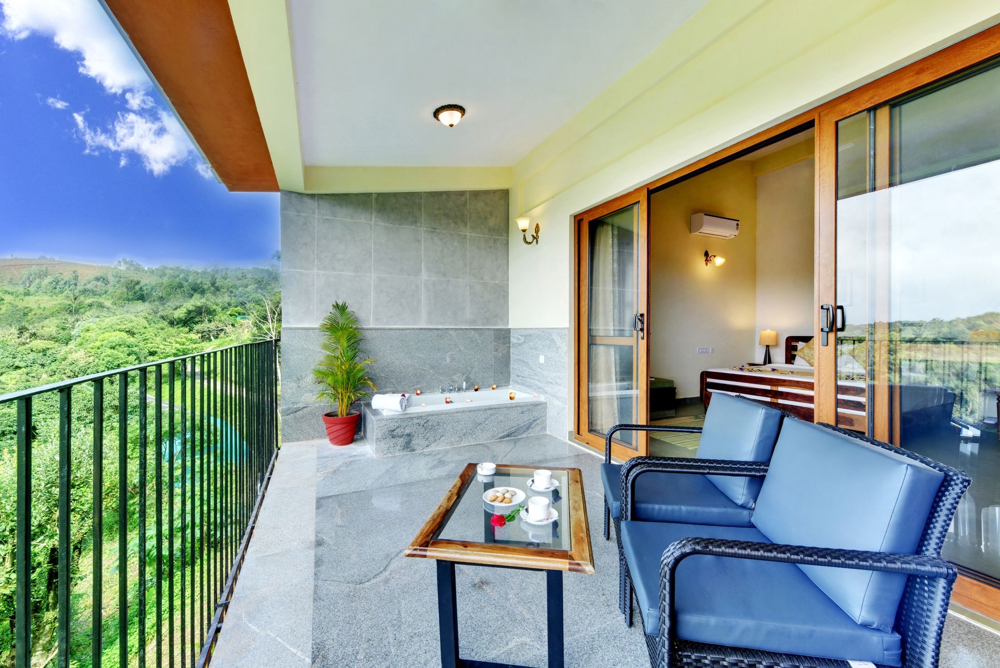 Cliff View Room with Bathtub