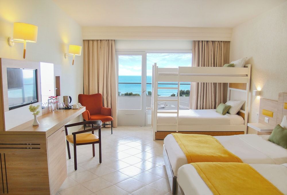 Hotel Sol Azur Beach Family Room, Sea View 4