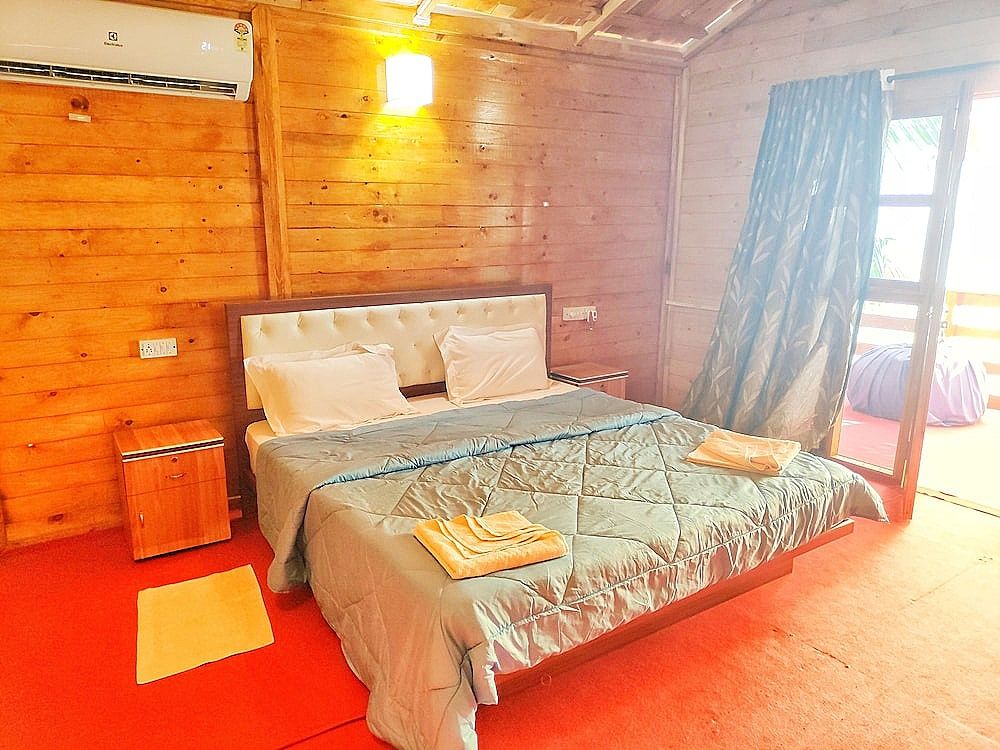 Cafe Blue Hotel Deluxe AC Sea Facing High Rise Hut 3
