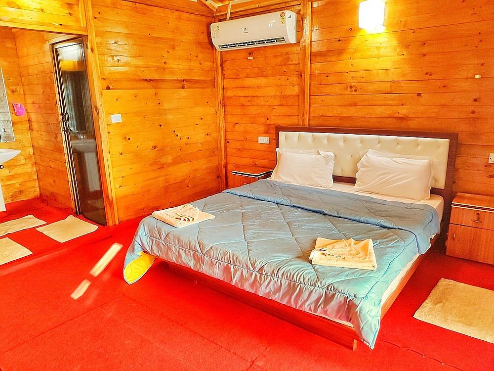 Cafe Blue Hotel Deluxe AC Sea Facing High Rise Hut 2