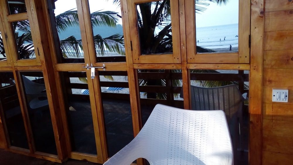 Cafe Blue Hotel Deluxe AC Sea Facing High Rise Hut 5