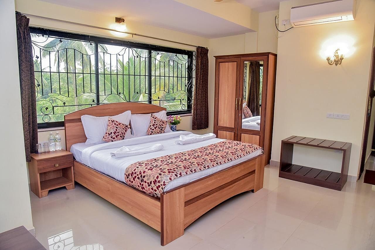 Candolim Grande Standard Room 6