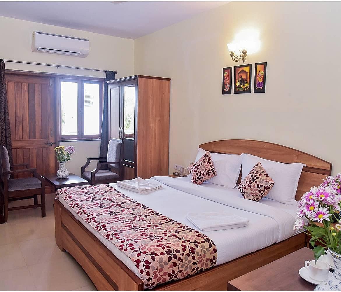 Candolim Grande Standard Room 7