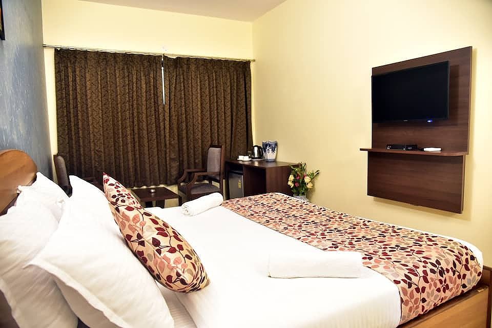Candolim Grande Standard Room 3