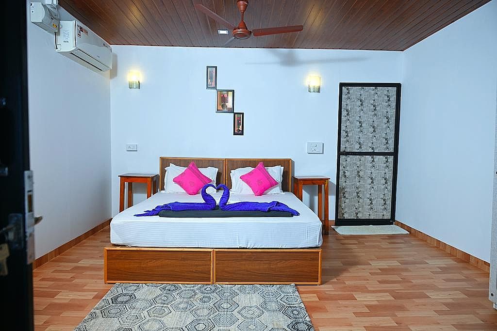 Madhu Huts Agonda Double Room with Balcony and Sea View 21