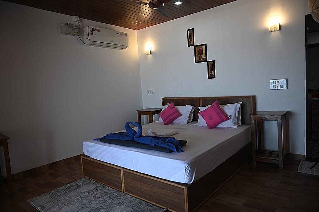 Madhu Huts Agonda Double Room with Balcony and Sea View 20