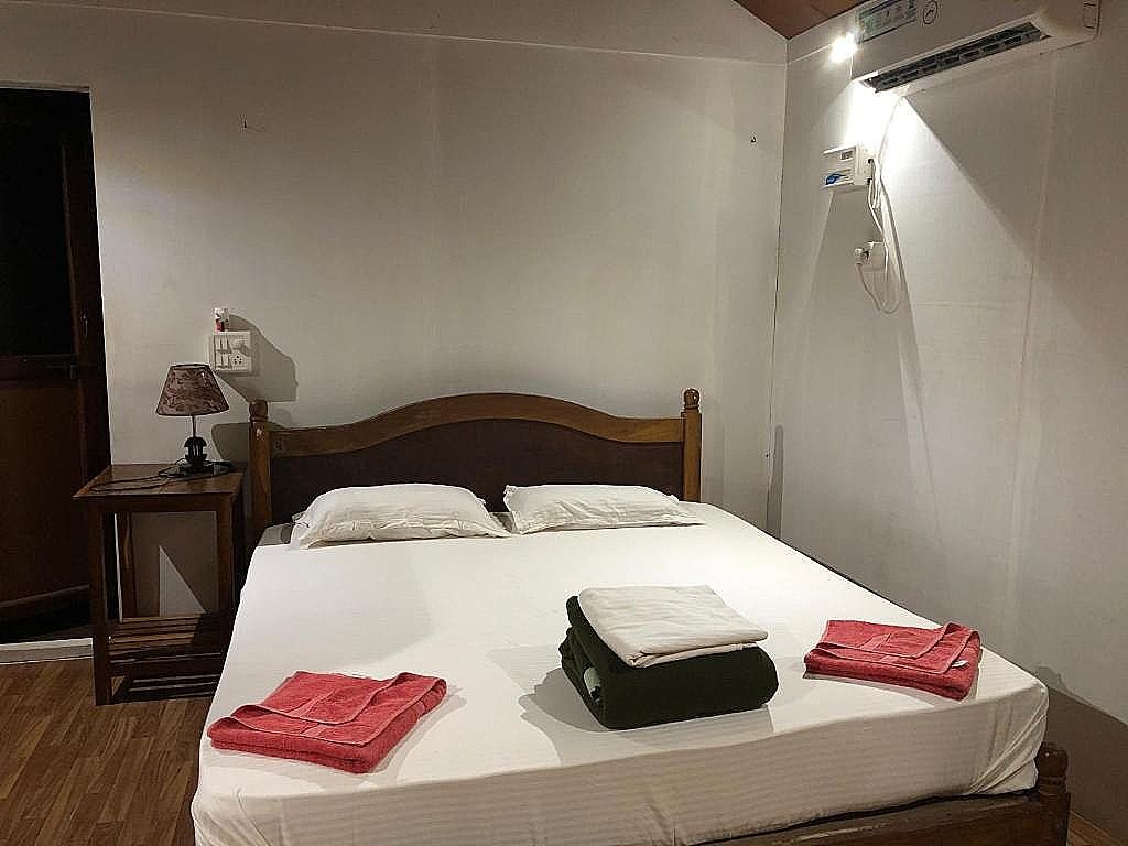 Madhu Huts Agonda Double Room with Balcony and Sea View 3