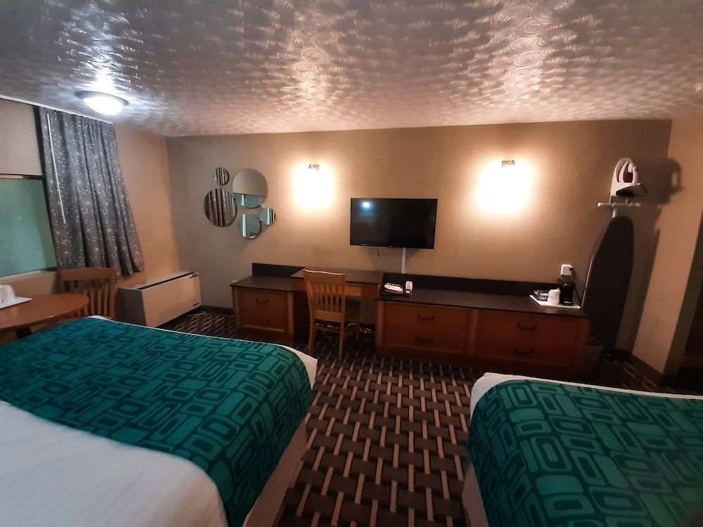 Room, 2 Queen Beds, Non Smoking, Pool View (Stair Access Only)