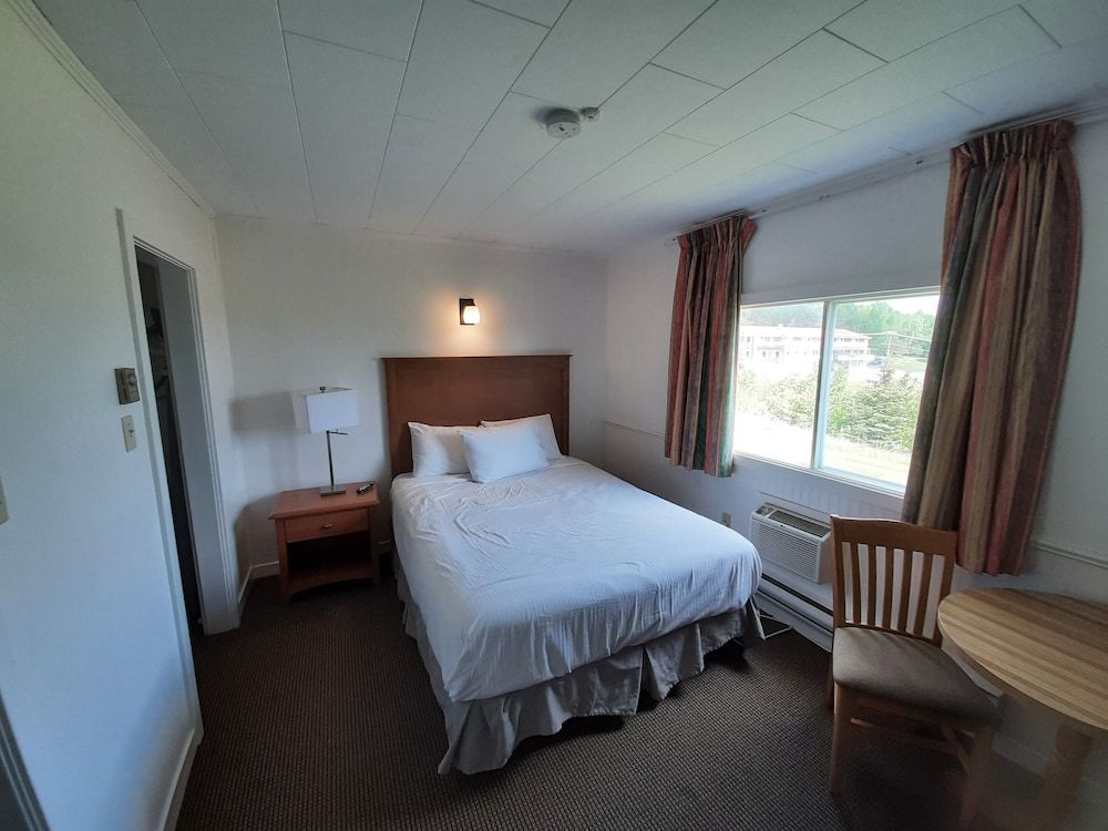 Studio Suite, 1 Queen Bed, Non Smoking (Ground Floor)